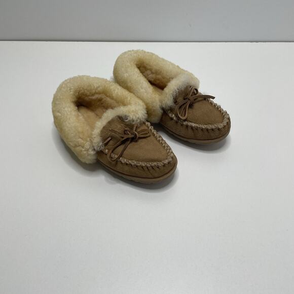 L.L Bean Women 7 M Tan Wicked Good Sheepskin Slippers Moccasins Shoes 130484 EUC - Picture 2 of 12